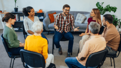 How Support Groups Improve Wellbeing for Dementia Families