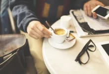 The "Coffee Shop Office": Why a change of scenery breaks creative blocks instantly