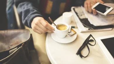 The "Coffee Shop Office": Why a change of scenery breaks creative blocks instantly
